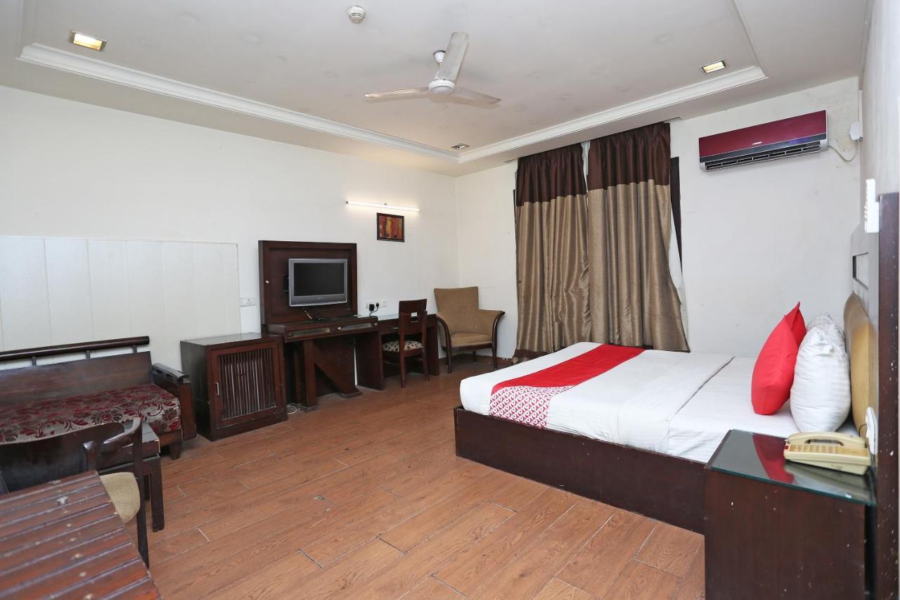 Oyo 6845 The Grand Hotel Neu-Delhi Exterior foto