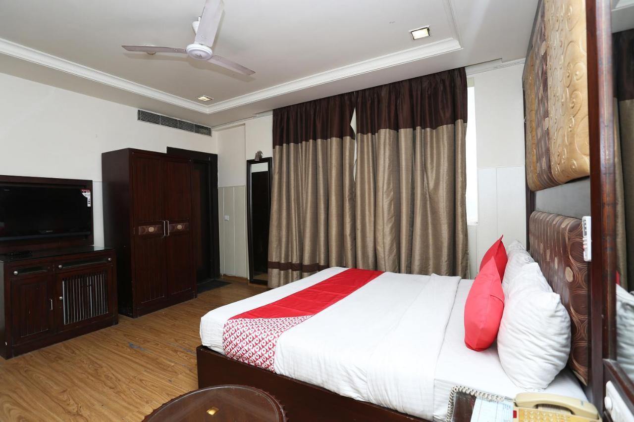 Oyo 6845 The Grand Hotel Neu-Delhi Exterior foto